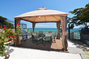 ANTONIOs BEACH HOUSE