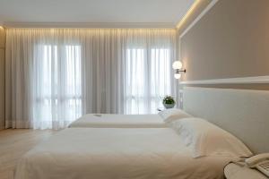 Zweibettzimmer mit Balkon