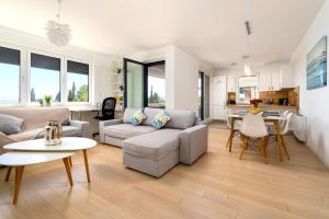 Amazing KASJUNI BEACH Residence with Garrage