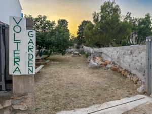 Voltera Apartments in Betina Old Town, with Parking Nearby