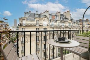 Bright & Chic apartment Near Porte Maillot - 4P