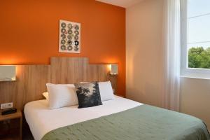 Hotels Logis Hotel Restaurant Maison Voltaire : photos des chambres