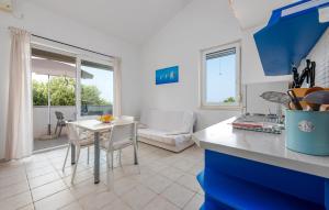 Nice Apartment In Jakisnica With Wifi