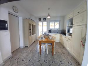 La Tremblade - MAISON mitoyenne en CENTRE-VILLE - CENTRE et PORT A PROXIMITE