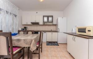 Amazing Home In Svpetar Na Moru