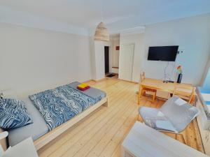 City Escape - Comfortable City Stays with Free Parking On Premises