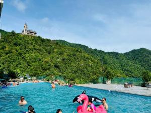 An House, Farm & Trekking