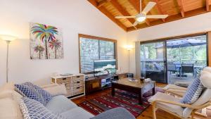 The Treehouse -Pet Friendly, Heated Spa