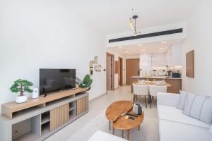 Free housekeeping visits during your stay - StayShort - Modern JVC Apartment Sleeps 3 with City Views