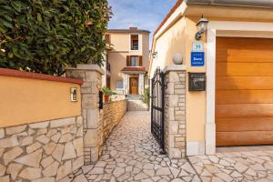 Villa Krasa sea view apartmants with pool