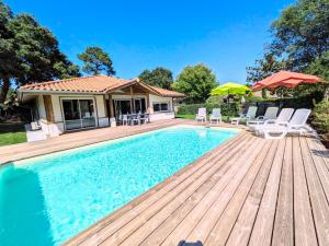 Villas La Royale Chic Piscine chauffee velos a disposition Proche ocean et golf : Villa avec Piscine Privée