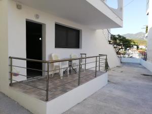 Ground-Floor Studio Apartment