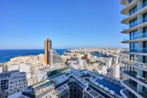 Seascape Heights - Sleek 14th Floor Apartment with Unrivalled Views