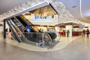 Seascape Heights - Sleek 14th Floor Apartment with Unrivalled Views