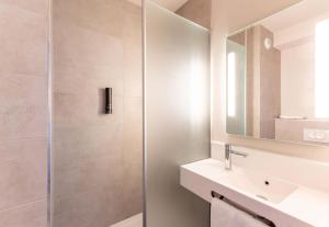 Hotels B&B HOTEL Aix-les-Bains : photos des chambres