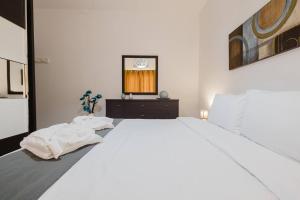 CENTRAL Bugibba Square 3BED apartment by Homely!