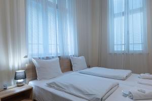 Apo Apartment - Top Center