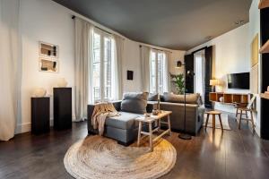 Depok - 2 bedrooms and balcony in Eixample Dreta