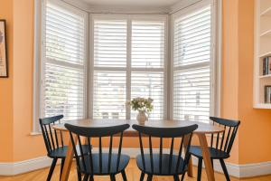 New! Cosy 2BR Victorian Flat, Mins to Tube