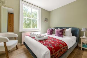 New! Cosy 2BR Victorian Flat, Mins to Tube