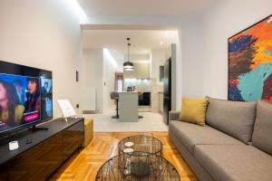 Stylish 2BR flat near hospital & Panormou metro