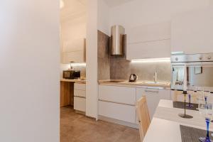 GuestHost - Lovely Apartment X5 with Terrace