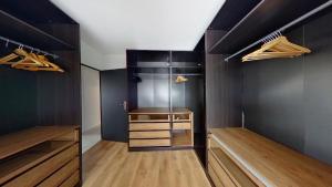 Villas 4 chambres - 200m2 - Parking - Jardin : photos des chambres