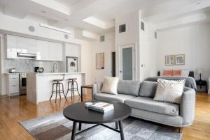 Blueground Historic Core rooftop pool nr Bradbury Building LAX-1207