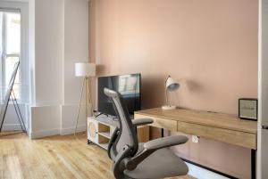 Blueground Historic Core rooftop pool nr Bradbury Building LAX-1207