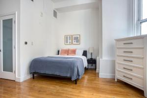 Blueground Historic Core rooftop pool nr Bradbury Building LAX-1207