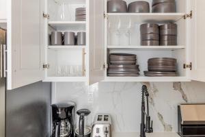 Blueground Midtown West washerdryer nr Central Park NYC-1877