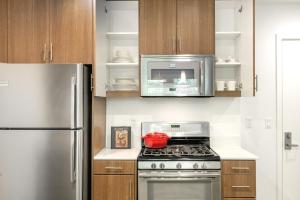 Blueground Beverly Grove rooftop nr The Grove LAX-151