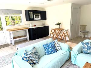 Open Plan Dog Friendly Annexe Sleeping 2 I Near Local Beaches & Chichester with FREE Parking