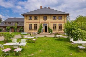 Spacious Apartment With Terrace And Garden View