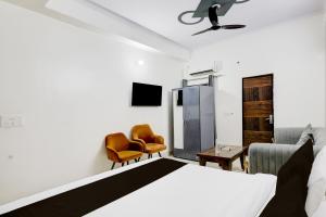 Hotel Comfort Inn, Mundka Walking distance from Nangloi Railway Metro