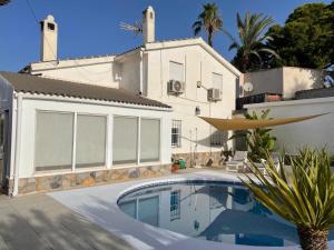 Villa with Private Pool & Hot tub