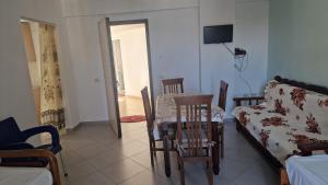 Aldos Apartments-Beachfront Retreat