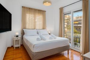 Newly Renovated Apartment next to Piraeus Marina