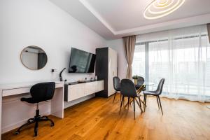 Lilly Studio Axxis Beach Mamaia