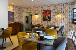 Hotels Logis Hotel Restaurant Maison Voltaire : photos des chambres