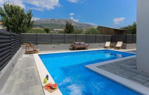 Cozy Apartment In Kastel Kambelovac