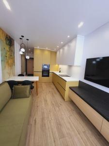 ДДД! 21-121 Poetika, Degtyarivska 25e, Kyiv, Shuliavska metro nearby, fantastic city view, Petrovdom Apartment