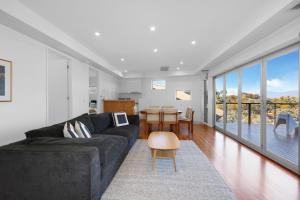 Mountain Bay Summer Escape