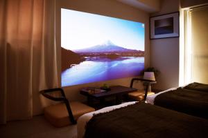 renovated in June 2025 apartment 3mins walk to station 1stop to Shinjuku 3stop to Shibuya