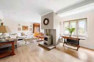 Large Stylish House-2 Parking Spaces-Garden-Fire