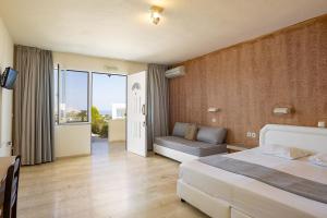 Studio with Pool View room in Lofos Apartments