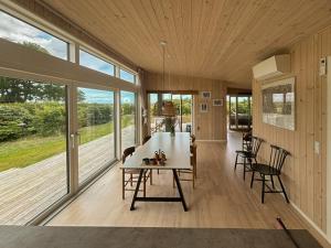 Beautiful Setting By The Sea With Light And Sky