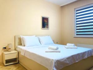 Central Vintage Apartment for 4 Guests & Private Parking