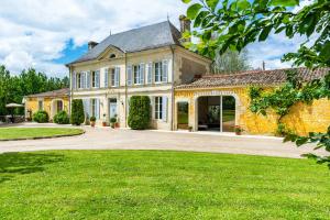Charming Manor Nestled In Charente Vineyards