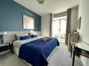 Beach from the Balcony, ensuite and private parking